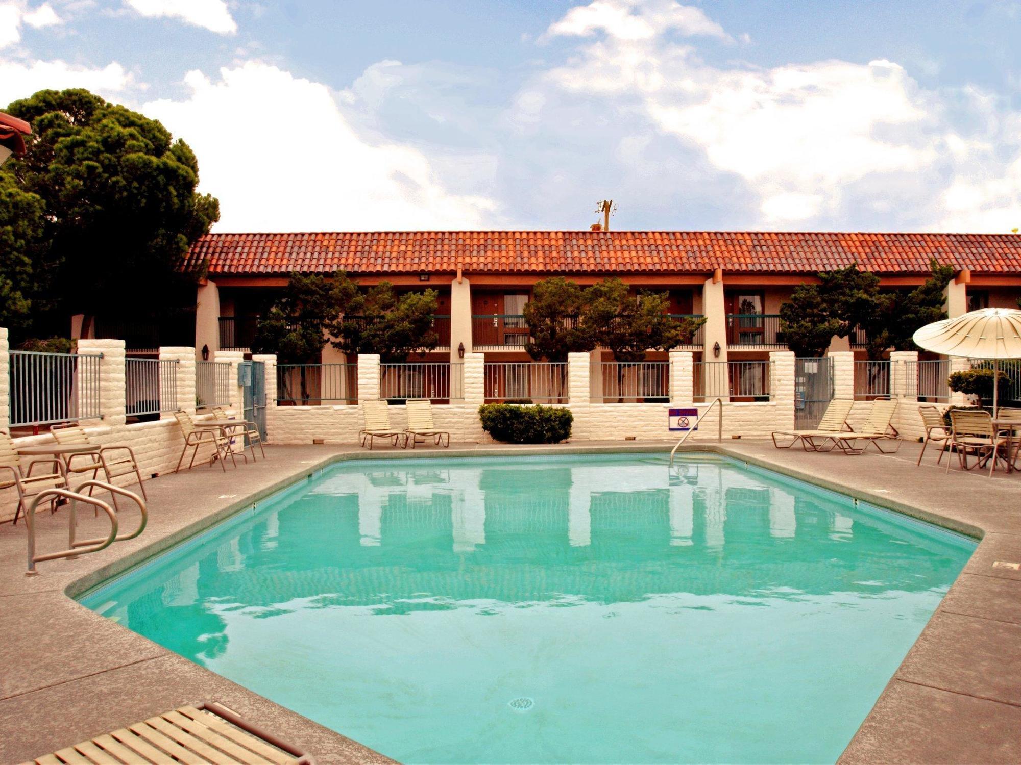 Western A Wayfarer's & Hotel